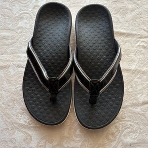 Vionic Black and Gray Sandals